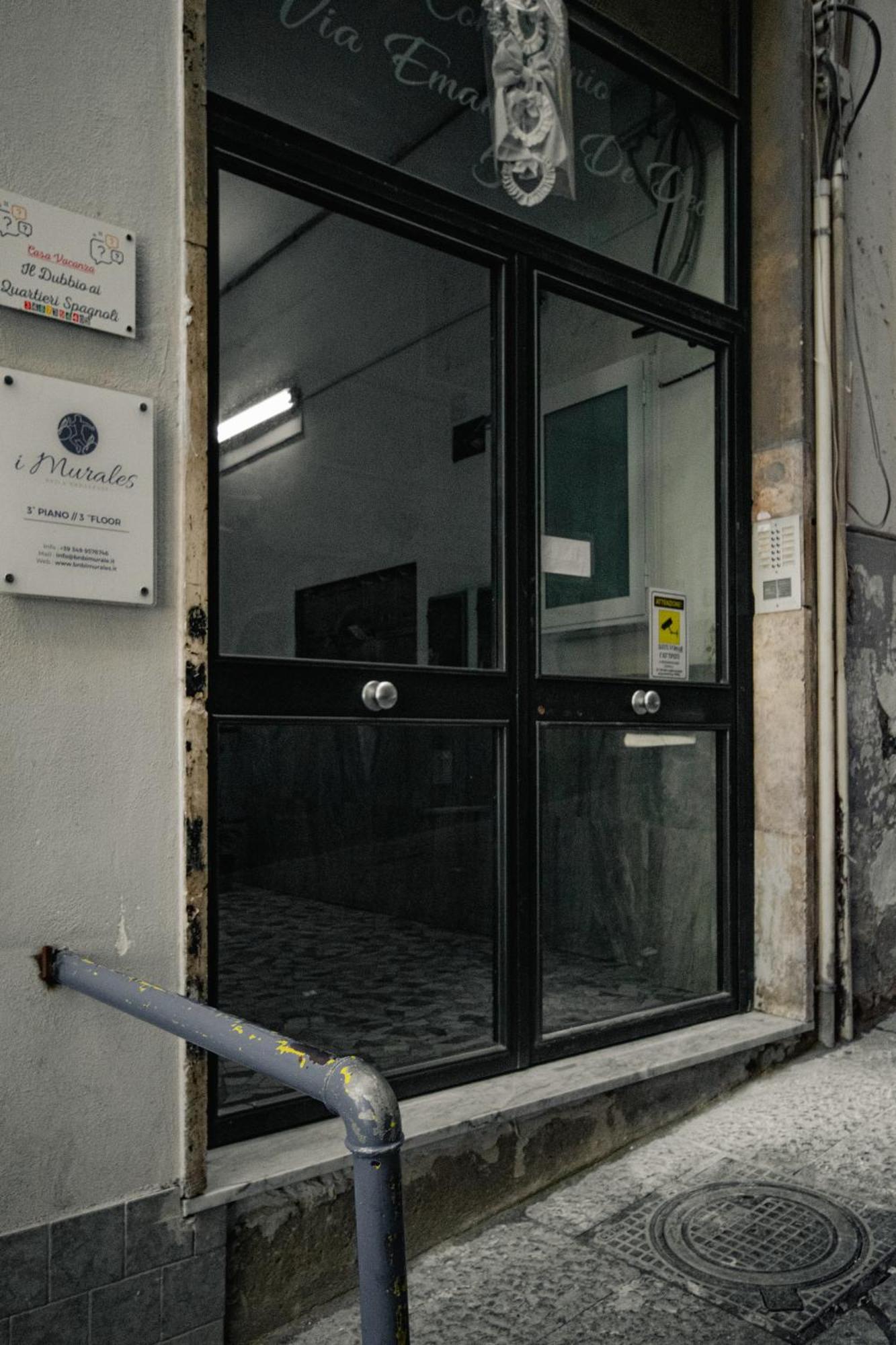 Il Dubbio Ai Quartieri Spagnoli Naples Luaran gambar